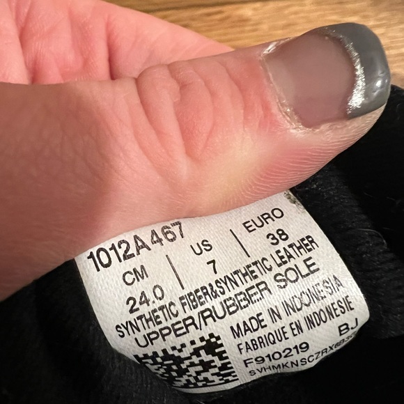 ASICS - Picture 4 of 4